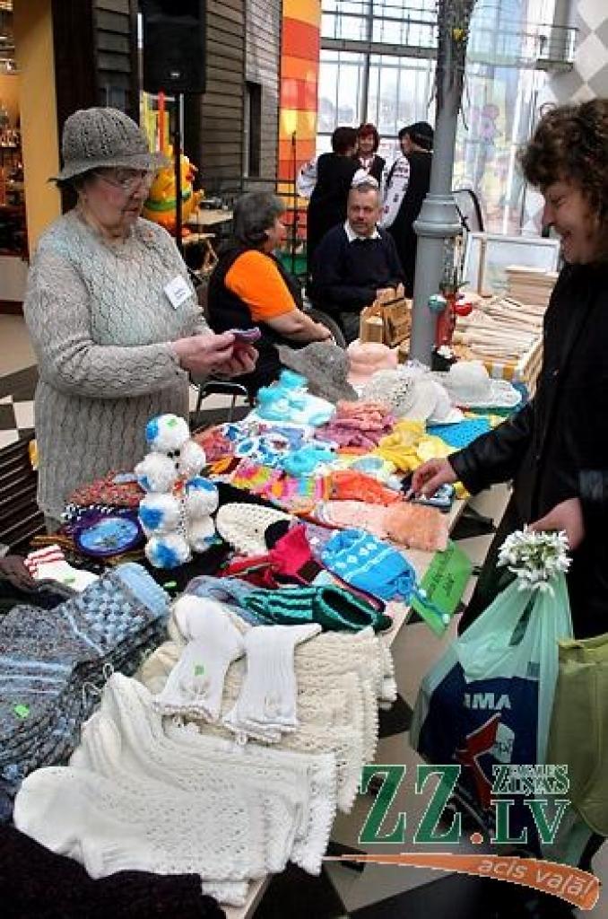 Kā jau tradicionāli ierasts pirms Ziemassvētkiem un Lieldienām, sestdien tirdzniecības centrā «Pilsētas pasāža» tika aizvadīta Sabiedrības integrācijas biroja rīkotā labdarības akcija «Dāsnums mūžam neizsmeļams». Tas bija jau piektais...