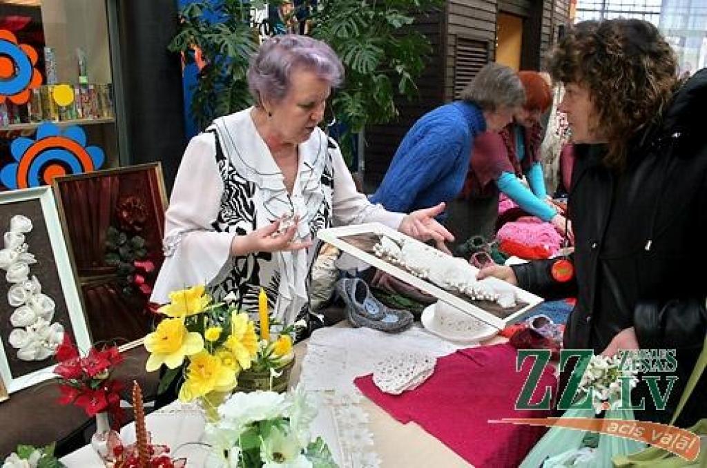 Kā jau tradicionāli ierasts pirms Ziemassvētkiem un Lieldienām, sestdien tirdzniecības centrā «Pilsētas pasāža» tika aizvadīta Sabiedrības integrācijas biroja rīkotā labdarības akcija «Dāsnums mūžam neizsmeļams». Tas bija jau piektais...
