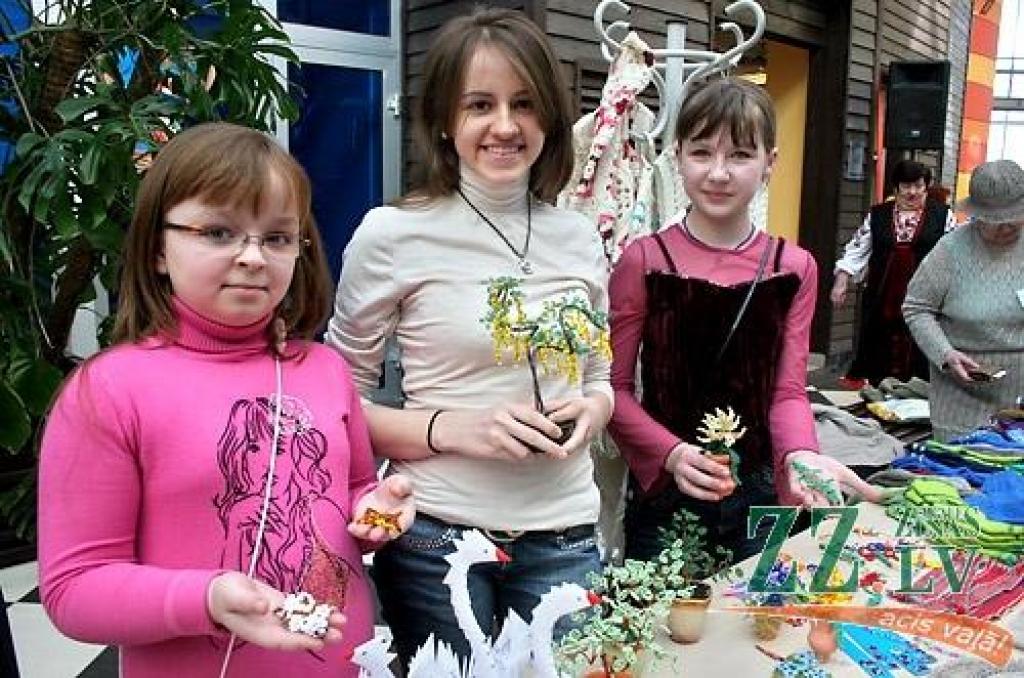 Kā jau tradicionāli ierasts pirms Ziemassvētkiem un Lieldienām, sestdien tirdzniecības centrā «Pilsētas pasāža» tika aizvadīta Sabiedrības integrācijas biroja rīkotā labdarības akcija «Dāsnums mūžam neizsmeļams». Tas bija jau piektais...