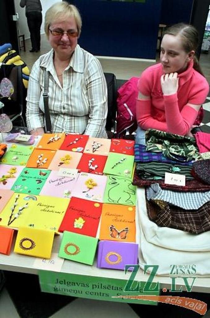 Kā jau tradicionāli ierasts pirms Ziemassvētkiem un Lieldienām, sestdien tirdzniecības centrā «Pilsētas pasāža» tika aizvadīta Sabiedrības integrācijas biroja rīkotā labdarības akcija «Dāsnums mūžam neizsmeļams». Tas bija jau piektais...