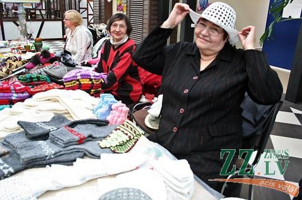 Kā jau tradicionāli ierasts pirms Ziemassvētkiem un Lieldienām, sestdien tirdzniecības centrā «Pilsētas pasāža» tika aizvadīta Sabiedrības integrācijas biroja rīkotā labdarības akcija «Dāsnums mūžam neizsmeļams». Tas bija jau piektais...