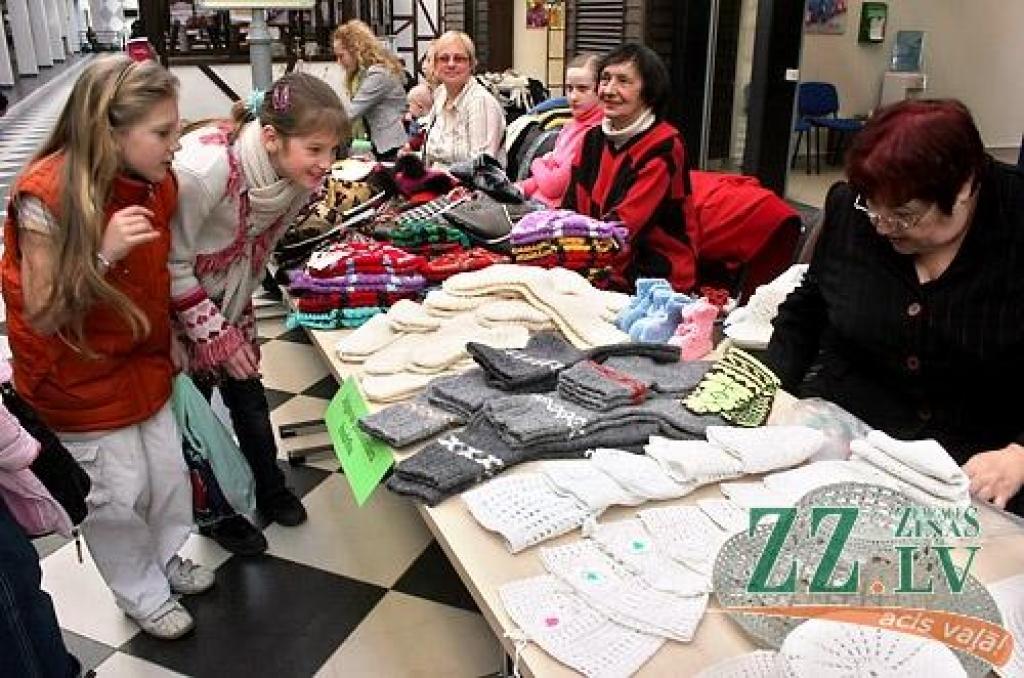 Kā jau tradicionāli ierasts pirms Ziemassvētkiem un Lieldienām, sestdien tirdzniecības centrā «Pilsētas pasāža» tika aizvadīta Sabiedrības integrācijas biroja rīkotā labdarības akcija «Dāsnums mūžam neizsmeļams». Tas bija jau piektais...