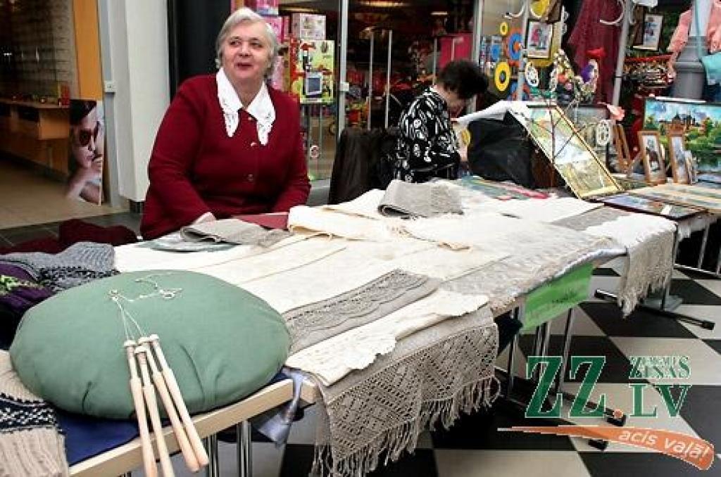 Kā jau tradicionāli ierasts pirms Ziemassvētkiem un Lieldienām, sestdien tirdzniecības centrā «Pilsētas pasāža» tika aizvadīta Sabiedrības integrācijas biroja rīkotā labdarības akcija «Dāsnums mūžam neizsmeļams». Tas bija jau piektais...
