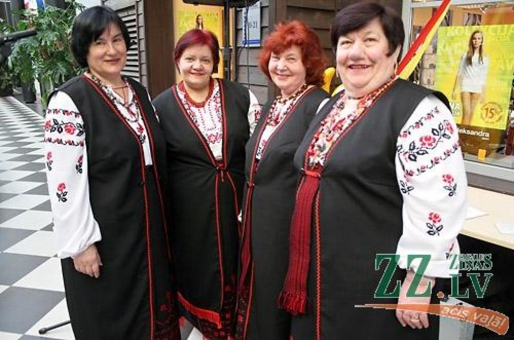 Kā jau tradicionāli ierasts pirms Ziemassvētkiem un Lieldienām, sestdien tirdzniecības centrā «Pilsētas pasāža» tika aizvadīta Sabiedrības integrācijas biroja rīkotā labdarības akcija «Dāsnums mūžam neizsmeļams». Tas bija jau piektais...