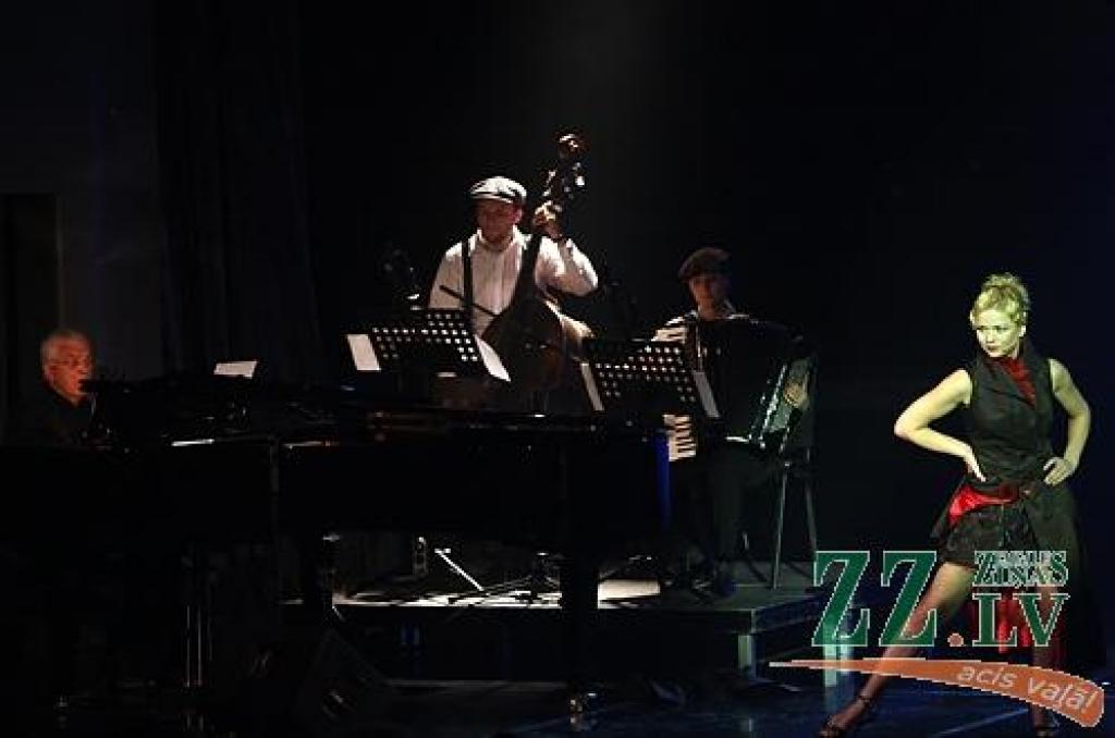 Nacionālā teātra aktrises Ditas Lūriņas muzikālā programma «Sapnis par Brodveju» Jelgavas kultūras namā, piedaloties D.Lūriņai, Raimondam Paulam, «Jelgavas bigbendam» Raita Ašmaņa vadībā un Nacionālā teātra aktieriem.