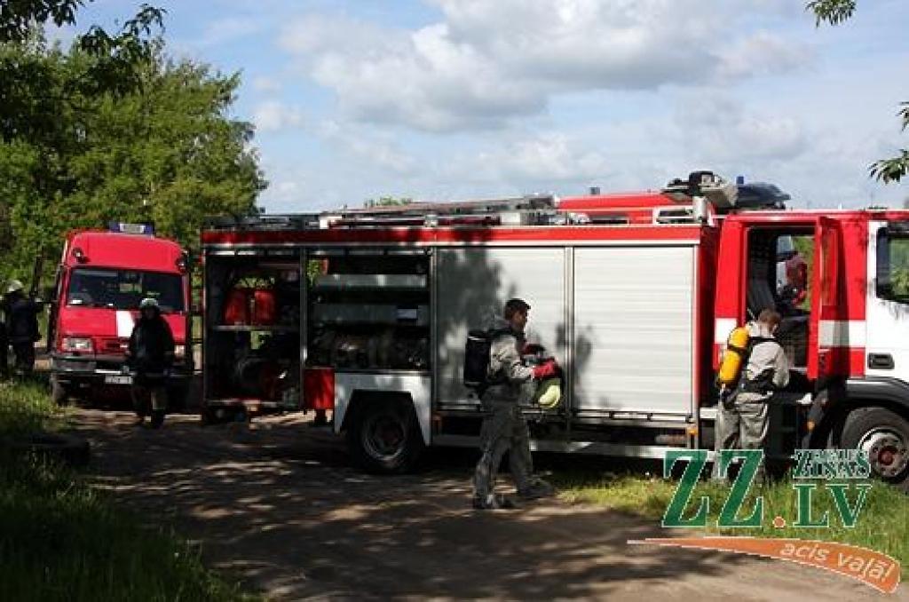 Ceturtdien pulksten 10.32 Jelgavas dzelzceļa stacijā atskanēja sirēna, kas vēstīja par mācību trauksmi Valsts ugunsdzēsības un glābšanas dienesta Jelgavas brigādei, Jelgavas stacijas ugunsdzēsēju vilciena komandai, avārijas grupai un...