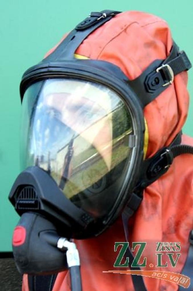 Ceturtdien pulksten 10.32 Jelgavas dzelzceļa stacijā atskanēja sirēna, kas vēstīja par mācību trauksmi Valsts ugunsdzēsības un glābšanas dienesta Jelgavas brigādei, Jelgavas stacijas ugunsdzēsēju vilciena komandai, avārijas grupai un...