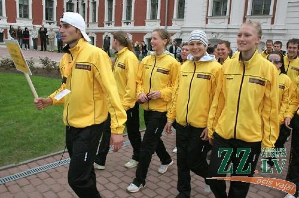 Šajā nedēļas nogalē Jelgavā notiek Somijas un Baltijas valstu studentu 25.sporta spēles (SELL). Jāpiebilst, ka studentu galvaspilsētā Jelgavā šis vērienīgais sporta pasākums vērojams otro reizi. Oficiāla atklāšana notika piektdienas vakarā...