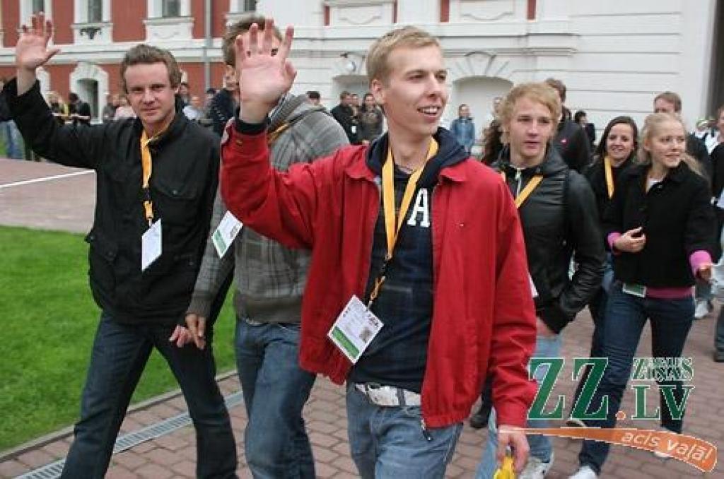 Šajā nedēļas nogalē Jelgavā notiek Somijas un Baltijas valstu studentu 25.sporta spēles (SELL). Jāpiebilst, ka studentu galvaspilsētā Jelgavā šis vērienīgais sporta pasākums vērojams otro reizi. Oficiāla atklāšana notika piektdienas vakarā...