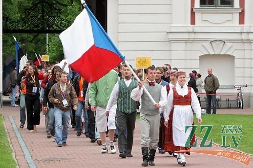 Šajā nedēļas nogalē Jelgavā notiek Somijas un Baltijas valstu studentu 25.sporta spēles (SELL). Jāpiebilst, ka studentu galvaspilsētā Jelgavā šis vērienīgais sporta pasākums vērojams otro reizi. Oficiāla atklāšana notika piektdienas vakarā...