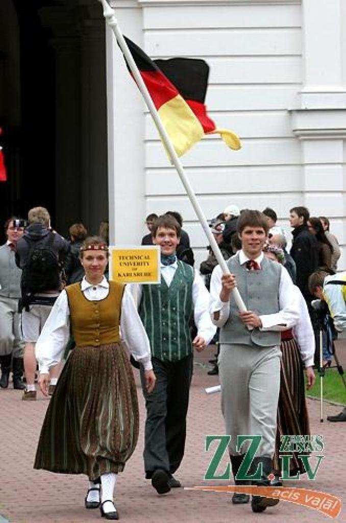 Šajā nedēļas nogalē Jelgavā notiek Somijas un Baltijas valstu studentu 25.sporta spēles (SELL). Jāpiebilst, ka studentu galvaspilsētā Jelgavā šis vērienīgais sporta pasākums vērojams otro reizi. Oficiāla atklāšana notika piektdienas vakarā...