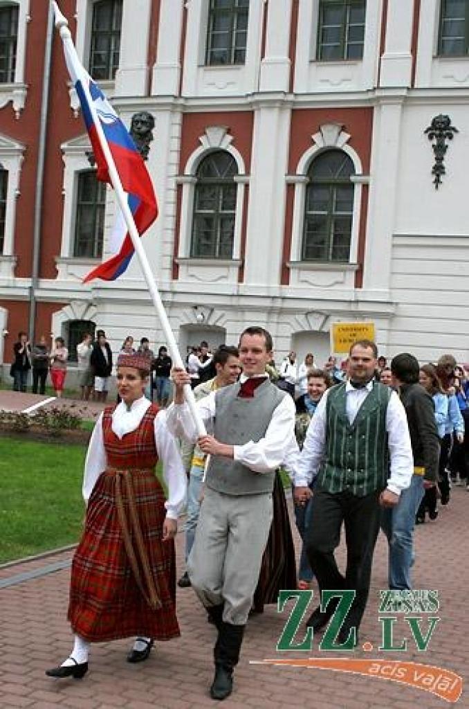 Šajā nedēļas nogalē Jelgavā notiek Somijas un Baltijas valstu studentu 25.sporta spēles (SELL). Jāpiebilst, ka studentu galvaspilsētā Jelgavā šis vērienīgais sporta pasākums vērojams otro reizi. Oficiāla atklāšana notika piektdienas vakarā...