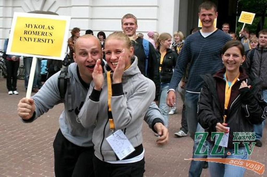 Šajā nedēļas nogalē Jelgavā notiek Somijas un Baltijas valstu studentu 25.sporta spēles (SELL). Jāpiebilst, ka studentu galvaspilsētā Jelgavā šis vērienīgais sporta pasākums vērojams otro reizi. Oficiāla atklāšana notika piektdienas vakarā...