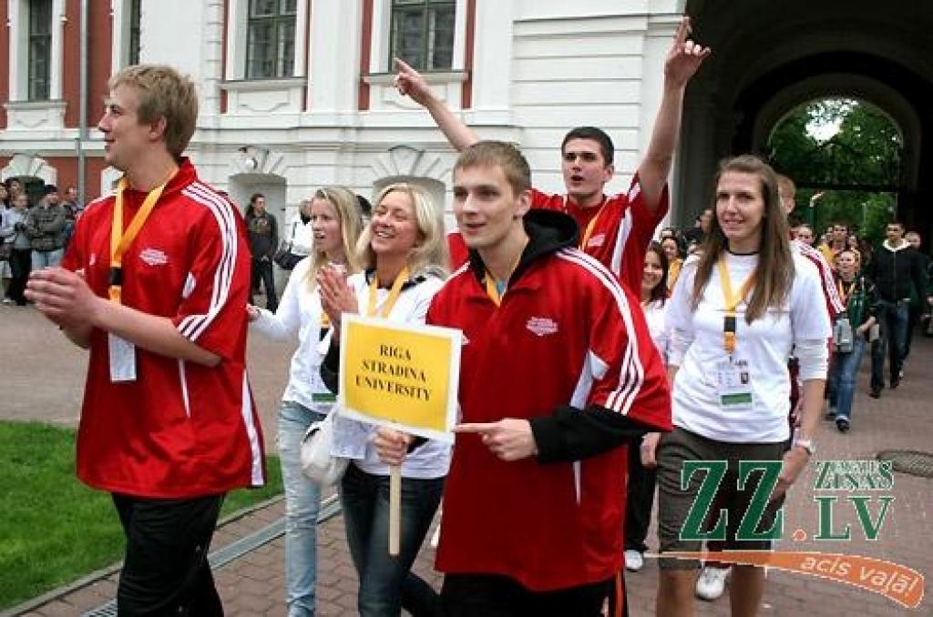 Šajā nedēļas nogalē Jelgavā notiek Somijas un Baltijas valstu studentu 25.sporta spēles (SELL). Jāpiebilst, ka studentu galvaspilsētā Jelgavā šis vērienīgais sporta pasākums vērojams otro reizi. Oficiāla atklāšana notika piektdienas vakarā...