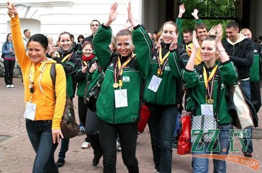 Šajā nedēļas nogalē Jelgavā notiek Somijas un Baltijas valstu studentu 25.sporta spēles (SELL). Jāpiebilst, ka studentu galvaspilsētā Jelgavā šis vērienīgais sporta pasākums vērojams otro reizi. Oficiāla atklāšana notika piektdienas vakarā...