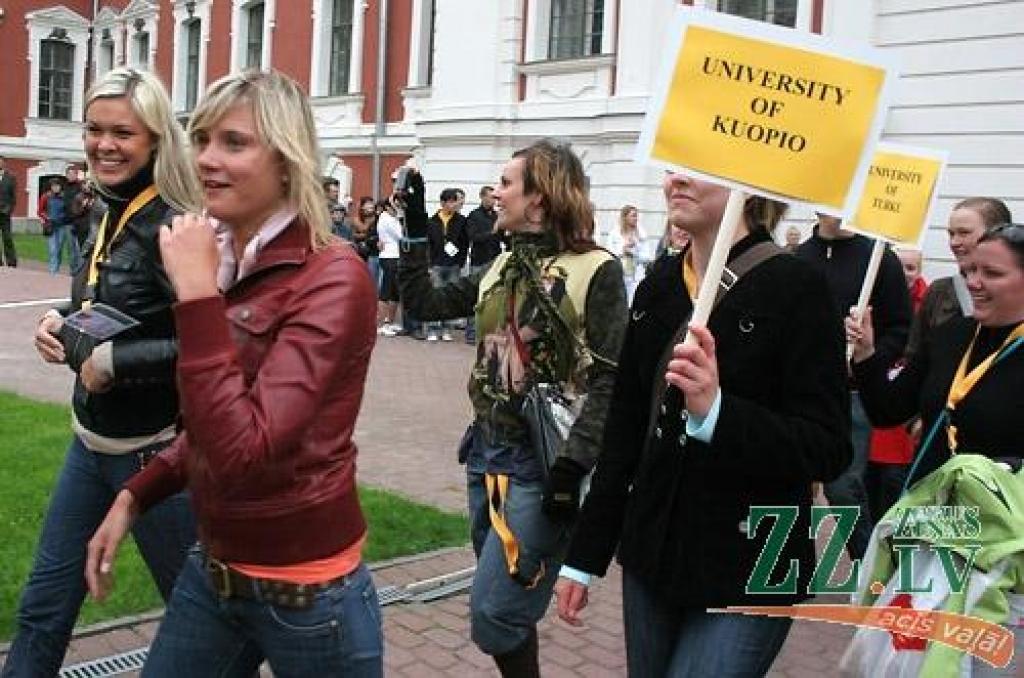 Šajā nedēļas nogalē Jelgavā notiek Somijas un Baltijas valstu studentu 25.sporta spēles (SELL). Jāpiebilst, ka studentu galvaspilsētā Jelgavā šis vērienīgais sporta pasākums vērojams otro reizi. Oficiāla atklāšana notika piektdienas vakarā...