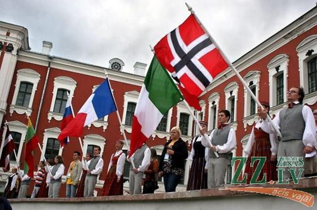 Šajā nedēļas nogalē Jelgavā notiek Somijas un Baltijas valstu studentu 25.sporta spēles (SELL). Jāpiebilst, ka studentu galvaspilsētā Jelgavā šis vērienīgais sporta pasākums vērojams otro reizi. Oficiāla atklāšana notika piektdienas vakarā...