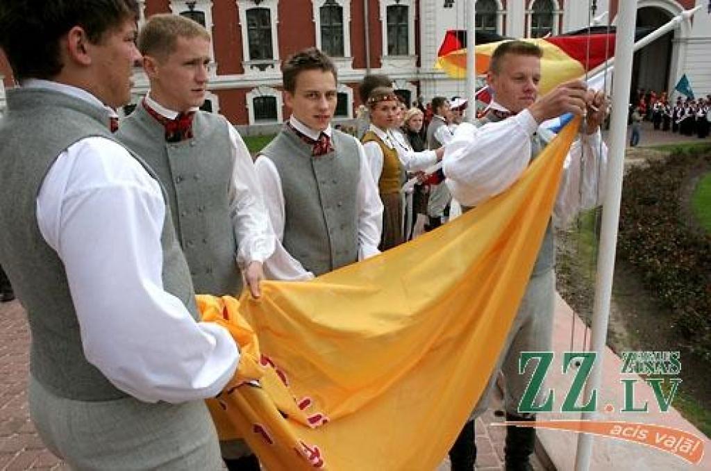 Šajā nedēļas nogalē Jelgavā notiek Somijas un Baltijas valstu studentu 25.sporta spēles (SELL). Jāpiebilst, ka studentu galvaspilsētā Jelgavā šis vērienīgais sporta pasākums vērojams otro reizi. Oficiāla atklāšana notika piektdienas vakarā...