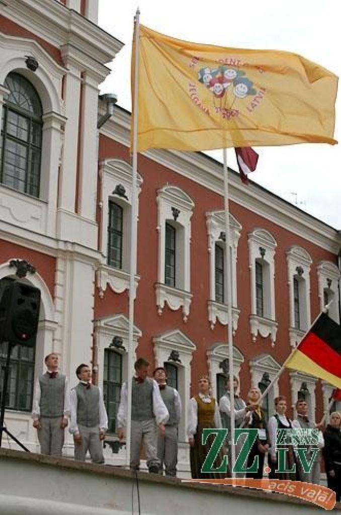 Šajā nedēļas nogalē Jelgavā notiek Somijas un Baltijas valstu studentu 25.sporta spēles (SELL). Jāpiebilst, ka studentu galvaspilsētā Jelgavā šis vērienīgais sporta pasākums vērojams otro reizi. Oficiāla atklāšana notika piektdienas vakarā...