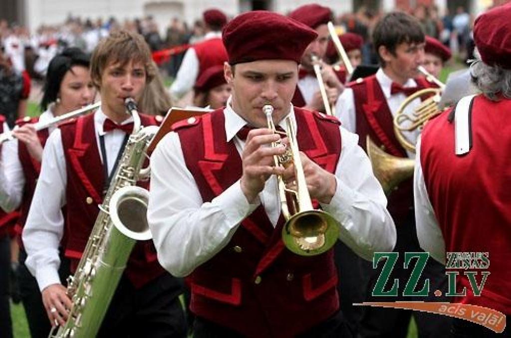 Šajā nedēļas nogalē Jelgavā notiek Somijas un Baltijas valstu studentu 25.sporta spēles (SELL). Jāpiebilst, ka studentu galvaspilsētā Jelgavā šis vērienīgais sporta pasākums vērojams otro reizi. Oficiāla atklāšana notika piektdienas vakarā...