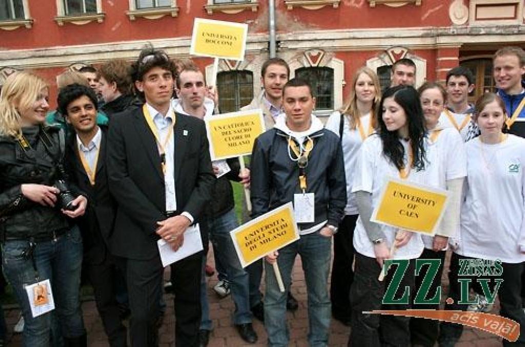 Šajā nedēļas nogalē Jelgavā notiek Somijas un Baltijas valstu studentu 25.sporta spēles (SELL). Jāpiebilst, ka studentu galvaspilsētā Jelgavā šis vērienīgais sporta pasākums vērojams otro reizi. Oficiāla atklāšana notika piektdienas vakarā...