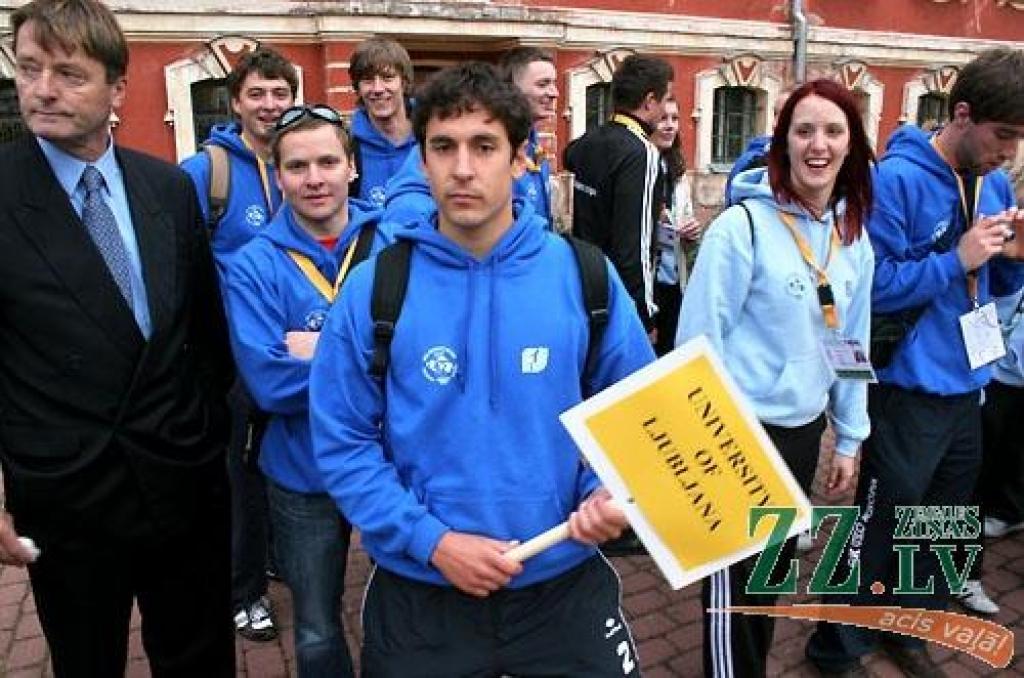 Šajā nedēļas nogalē Jelgavā notiek Somijas un Baltijas valstu studentu 25.sporta spēles (SELL). Jāpiebilst, ka studentu galvaspilsētā Jelgavā šis vērienīgais sporta pasākums vērojams otro reizi. Oficiāla atklāšana notika piektdienas vakarā...