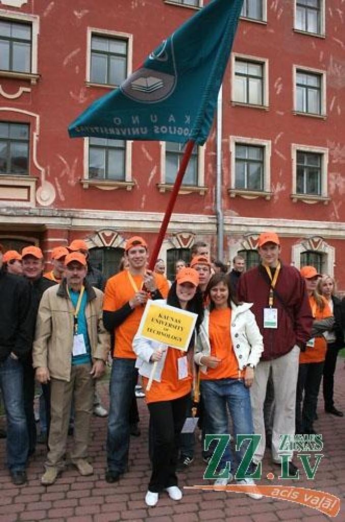 Šajā nedēļas nogalē Jelgavā notiek Somijas un Baltijas valstu studentu 25.sporta spēles (SELL). Jāpiebilst, ka studentu galvaspilsētā Jelgavā šis vērienīgais sporta pasākums vērojams otro reizi. Oficiāla atklāšana notika piektdienas vakarā...