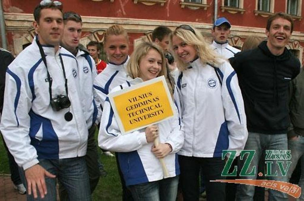 Šajā nedēļas nogalē Jelgavā notiek Somijas un Baltijas valstu studentu 25.sporta spēles (SELL). Jāpiebilst, ka studentu galvaspilsētā Jelgavā šis vērienīgais sporta pasākums vērojams otro reizi. Oficiāla atklāšana notika piektdienas vakarā...