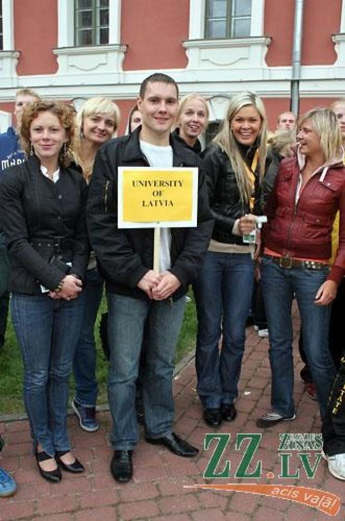 Šajā nedēļas nogalē Jelgavā notiek Somijas un Baltijas valstu studentu 25.sporta spēles (SELL). Jāpiebilst, ka studentu galvaspilsētā Jelgavā šis vērienīgais sporta pasākums vērojams otro reizi. Oficiāla atklāšana notika piektdienas vakarā...