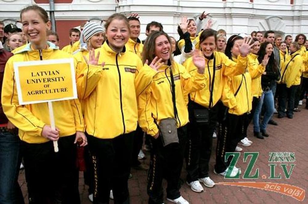 Šajā nedēļas nogalē Jelgavā notiek Somijas un Baltijas valstu studentu 25.sporta spēles (SELL). Jāpiebilst, ka studentu galvaspilsētā Jelgavā šis vērienīgais sporta pasākums vērojams otro reizi. Oficiāla atklāšana notika piektdienas vakarā...