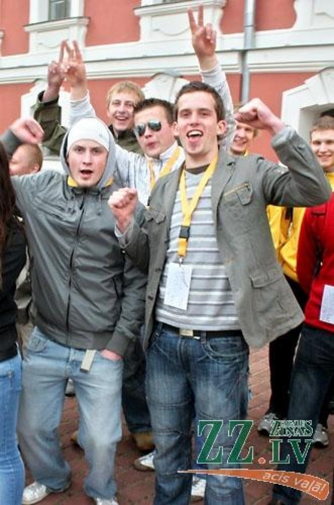 Šajā nedēļas nogalē Jelgavā notiek Somijas un Baltijas valstu studentu 25.sporta spēles (SELL). Jāpiebilst, ka studentu galvaspilsētā Jelgavā šis vērienīgais sporta pasākums vērojams otro reizi. Oficiāla atklāšana notika piektdienas vakarā...