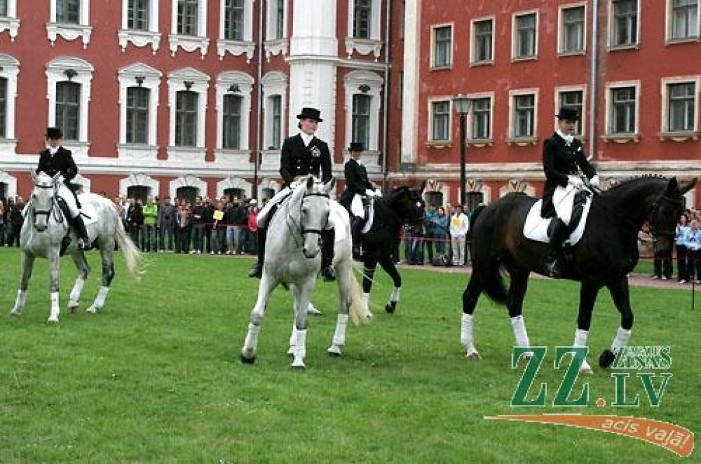 Šajā nedēļas nogalē Jelgavā notiek Somijas un Baltijas valstu studentu 25.sporta spēles (SELL). Jāpiebilst, ka studentu galvaspilsētā Jelgavā šis vērienīgais sporta pasākums vērojams otro reizi. Oficiāla atklāšana notika piektdienas vakarā...