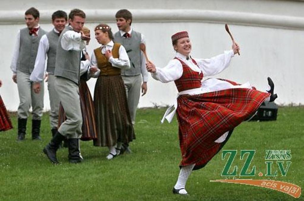 Šajā nedēļas nogalē Jelgavā notiek Somijas un Baltijas valstu studentu 25.sporta spēles (SELL). Jāpiebilst, ka studentu galvaspilsētā Jelgavā šis vērienīgais sporta pasākums vērojams otro reizi. Oficiāla atklāšana notika piektdienas vakarā...