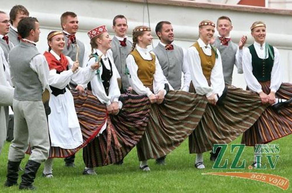 Šajā nedēļas nogalē Jelgavā notiek Somijas un Baltijas valstu studentu 25.sporta spēles (SELL). Jāpiebilst, ka studentu galvaspilsētā Jelgavā šis vērienīgais sporta pasākums vērojams otro reizi. Oficiāla atklāšana notika piektdienas vakarā...