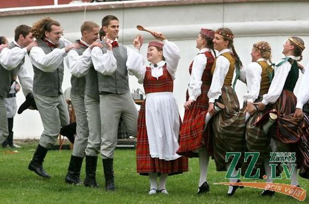 Šajā nedēļas nogalē Jelgavā notiek Somijas un Baltijas valstu studentu 25.sporta spēles (SELL). Jāpiebilst, ka studentu galvaspilsētā Jelgavā šis vērienīgais sporta pasākums vērojams otro reizi. Oficiāla atklāšana notika piektdienas vakarā...