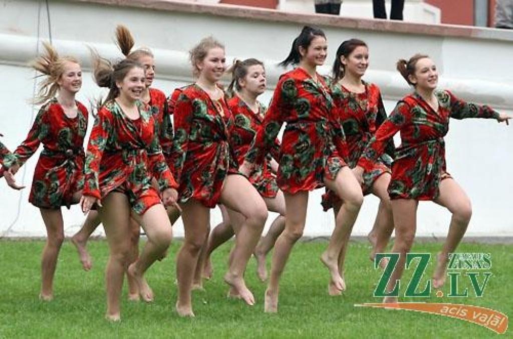 Šajā nedēļas nogalē Jelgavā notiek Somijas un Baltijas valstu studentu 25.sporta spēles (SELL). Jāpiebilst, ka studentu galvaspilsētā Jelgavā šis vērienīgais sporta pasākums vērojams otro reizi. Oficiāla atklāšana notika piektdienas vakarā...