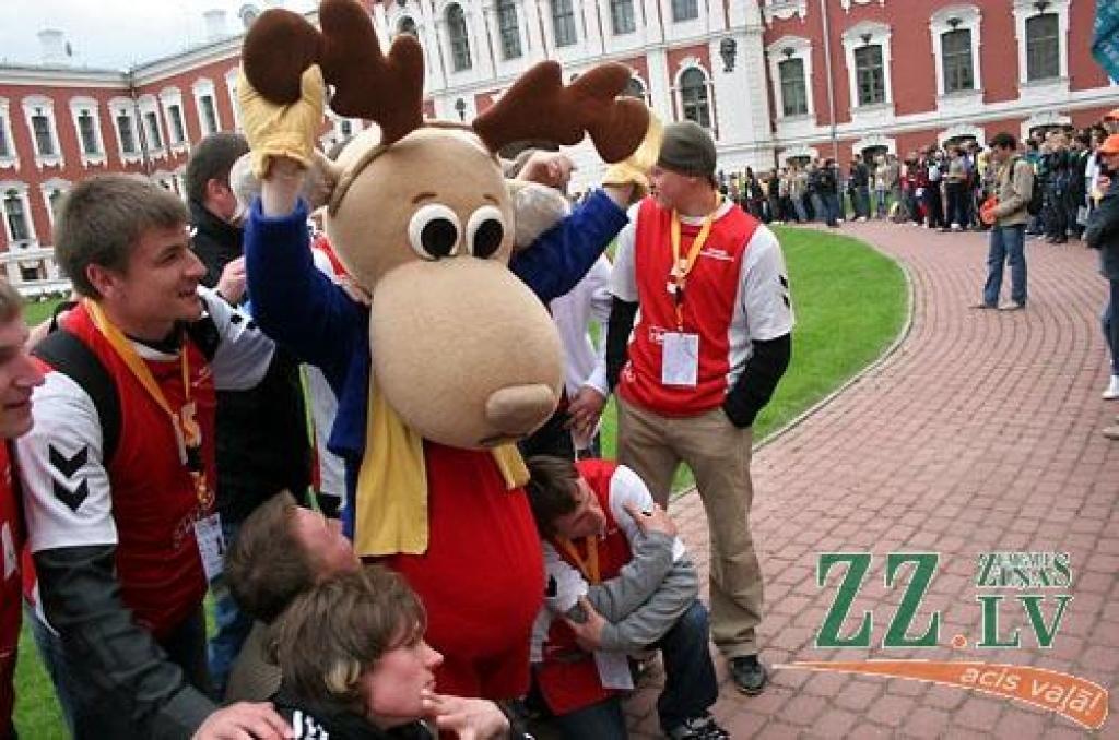 Šajā nedēļas nogalē Jelgavā notiek Somijas un Baltijas valstu studentu 25.sporta spēles (SELL). Jāpiebilst, ka studentu galvaspilsētā Jelgavā šis vērienīgais sporta pasākums vērojams otro reizi. Oficiāla atklāšana notika piektdienas vakarā...
