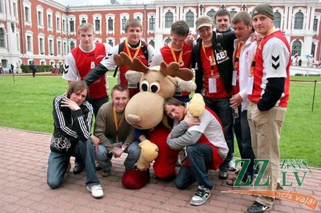 Šajā nedēļas nogalē Jelgavā notiek Somijas un Baltijas valstu studentu 25.sporta spēles (SELL). Jāpiebilst, ka studentu galvaspilsētā Jelgavā šis vērienīgais sporta pasākums vērojams otro reizi. Oficiāla atklāšana notika piektdienas vakarā...