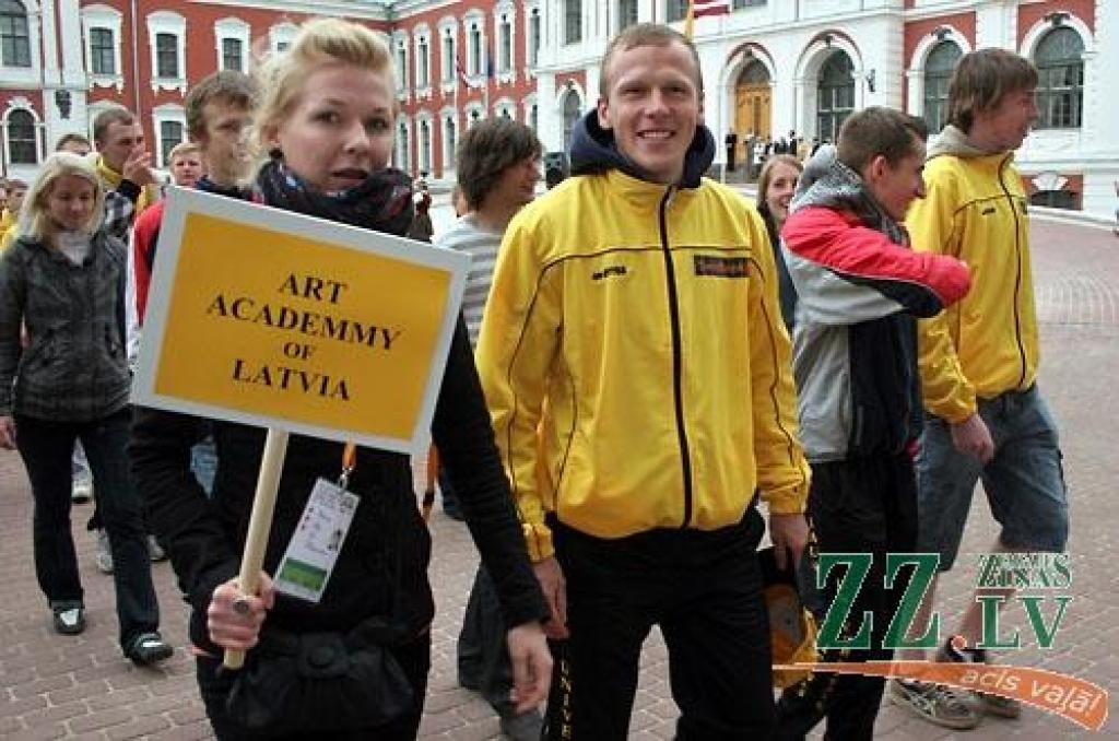 Šajā nedēļas nogalē Jelgavā notiek Somijas un Baltijas valstu studentu 25.sporta spēles (SELL). Jāpiebilst, ka studentu galvaspilsētā Jelgavā šis vērienīgais sporta pasākums vērojams otro reizi. Oficiāla atklāšana notika piektdienas vakarā...
