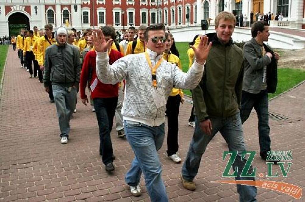 Šajā nedēļas nogalē Jelgavā notiek Somijas un Baltijas valstu studentu 25.sporta spēles (SELL). Jāpiebilst, ka studentu galvaspilsētā Jelgavā šis vērienīgais sporta pasākums vērojams otro reizi. Oficiāla atklāšana notika piektdienas vakarā...