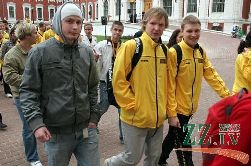 Šajā nedēļas nogalē Jelgavā notiek Somijas un Baltijas valstu studentu 25.sporta spēles (SELL). Jāpiebilst, ka studentu galvaspilsētā Jelgavā šis vērienīgais sporta pasākums vērojams otro reizi. Oficiāla atklāšana notika piektdienas vakarā...