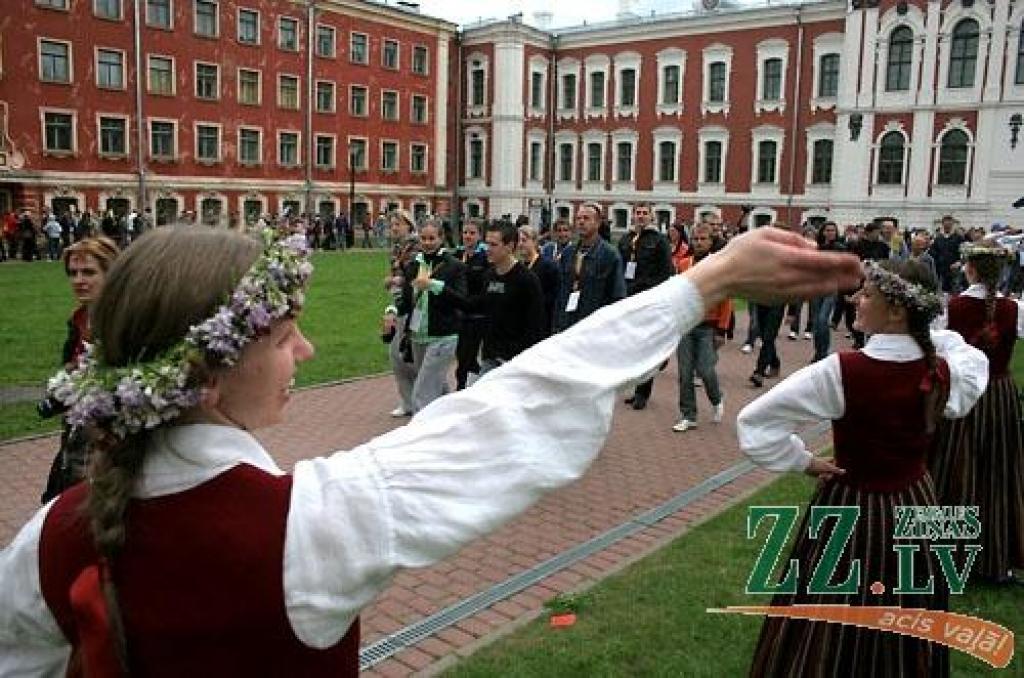 Šajā nedēļas nogalē Jelgavā notiek Somijas un Baltijas valstu studentu 25.sporta spēles (SELL). Jāpiebilst, ka studentu galvaspilsētā Jelgavā šis vērienīgais sporta pasākums vērojams otro reizi. Oficiāla atklāšana notika piektdienas vakarā...