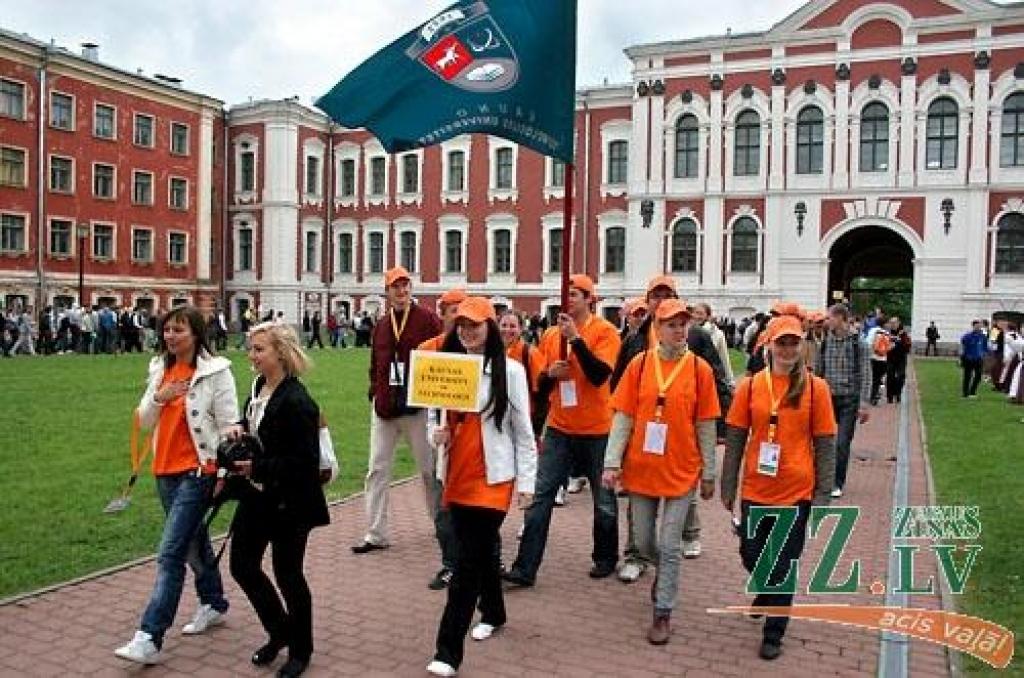 Šajā nedēļas nogalē Jelgavā notiek Somijas un Baltijas valstu studentu 25.sporta spēles (SELL). Jāpiebilst, ka studentu galvaspilsētā Jelgavā šis vērienīgais sporta pasākums vērojams otro reizi. Oficiāla atklāšana notika piektdienas vakarā...