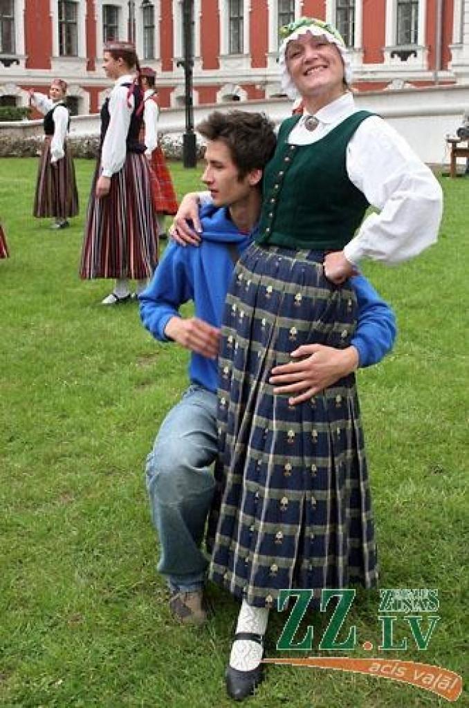 Šajā nedēļas nogalē Jelgavā notiek Somijas un Baltijas valstu studentu 25.sporta spēles (SELL). Jāpiebilst, ka studentu galvaspilsētā Jelgavā šis vērienīgais sporta pasākums vērojams otro reizi. Oficiāla atklāšana notika piektdienas vakarā...