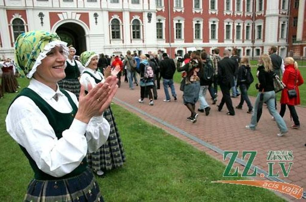 Šajā nedēļas nogalē Jelgavā notiek Somijas un Baltijas valstu studentu 25.sporta spēles (SELL). Jāpiebilst, ka studentu galvaspilsētā Jelgavā šis vērienīgais sporta pasākums vērojams otro reizi. Oficiāla atklāšana notika piektdienas vakarā...