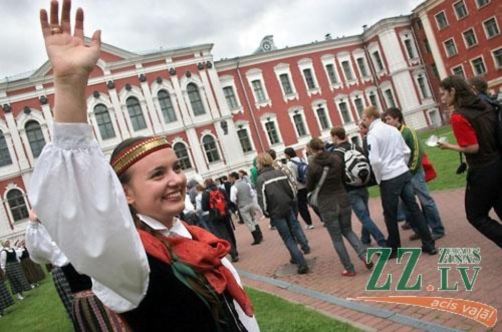 Šajā nedēļas nogalē Jelgavā notiek Somijas un Baltijas valstu studentu 25.sporta spēles (SELL). Jāpiebilst, ka studentu galvaspilsētā Jelgavā šis vērienīgais sporta pasākums vērojams otro reizi. Oficiāla atklāšana notika piektdienas vakarā...