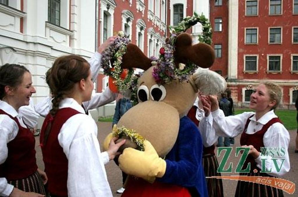 Šajā nedēļas nogalē Jelgavā notiek Somijas un Baltijas valstu studentu 25.sporta spēles (SELL). Jāpiebilst, ka studentu galvaspilsētā Jelgavā šis vērienīgais sporta pasākums vērojams otro reizi. Oficiāla atklāšana notika piektdienas vakarā...