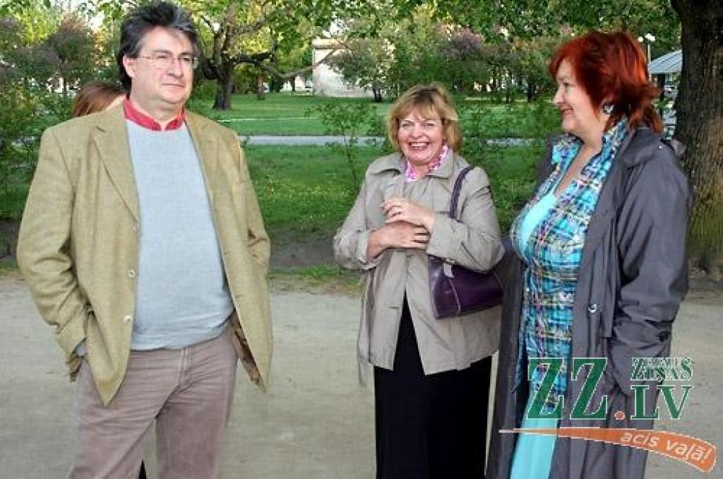 Ar koncertuzvedumu «Princeses uz zirņa» Jelgavas pilsētas kultūras namā sestdien savu desmit gadu jubileju atzīmēja deju studija «Benefice». Lai princešu stāsts būtu interesantāks, tajā piedalījās arī vidējās paaudzes dejotājas no Garozas,...