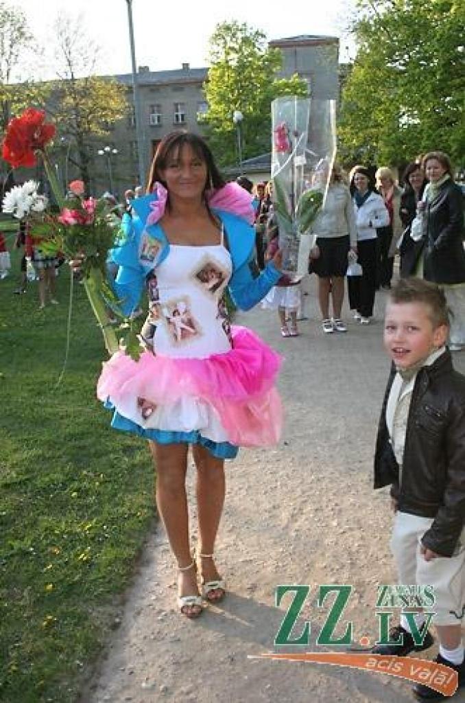 Ar koncertuzvedumu «Princeses uz zirņa» Jelgavas pilsētas kultūras namā sestdien savu desmit gadu jubileju atzīmēja deju studija «Benefice». Lai princešu stāsts būtu interesantāks, tajā piedalījās arī vidējās paaudzes dejotājas no Garozas,...