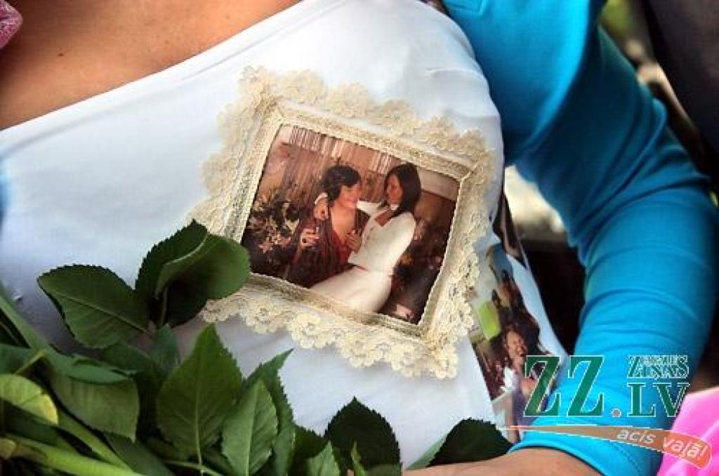 Ar koncertuzvedumu «Princeses uz zirņa» Jelgavas pilsētas kultūras namā sestdien savu desmit gadu jubileju atzīmēja deju studija «Benefice». Lai princešu stāsts būtu interesantāks, tajā piedalījās arī vidējās paaudzes dejotājas no Garozas,...